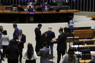 Plenário da Câmara repercute derrubada de decreto sobre IOF
