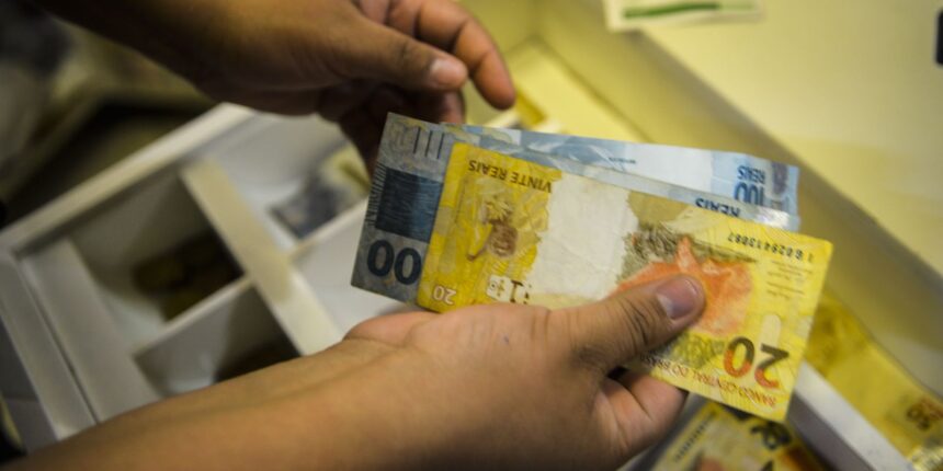 Rendimento médio dos brasileiros chega a R$ 3.270