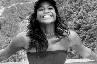 Socorristas voluntários que trabalharam no resgate homenageiam Juliana