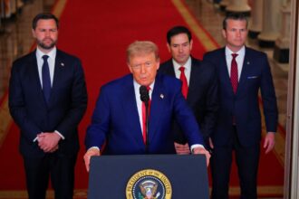 Trump anuncia ataque a três usinas nucleares do Irã