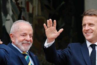 Ucrânia e Rússia não podem ser tratados em pé de igualdade, diz Macron