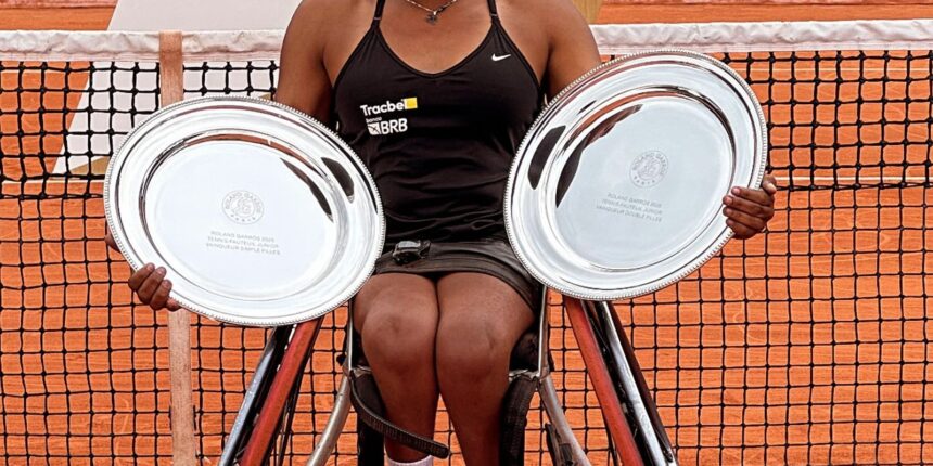 Vitória Miranda é campeã de simples e duplas júnior em Roland Garros