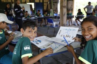 "Z de zangão": projeto aproveita vivências para alfabetizar no mangue
