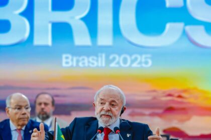 Adiar reforma na ONU torna mundo mais perigoso, diz Lula no Brics 