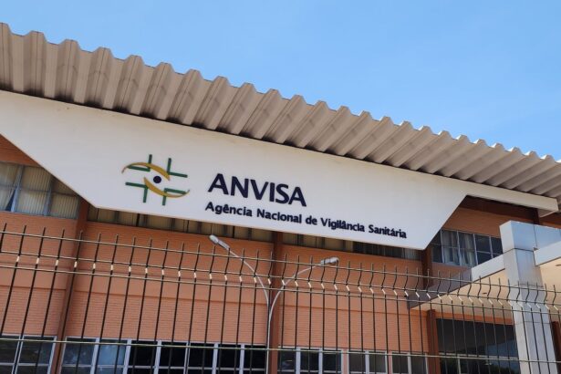 Anvisa proíbe comercialização de medicamentos e complemento alimentar