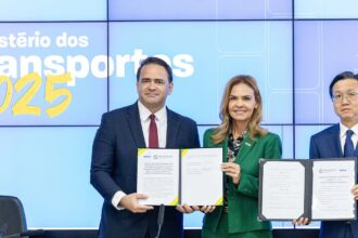 Brasil e China assinam acordo para estudar ferrovia até o Peru