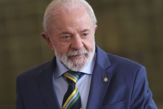 Brasil irá responder a tarifaço dos EUA com reciprocidade, diz Lula