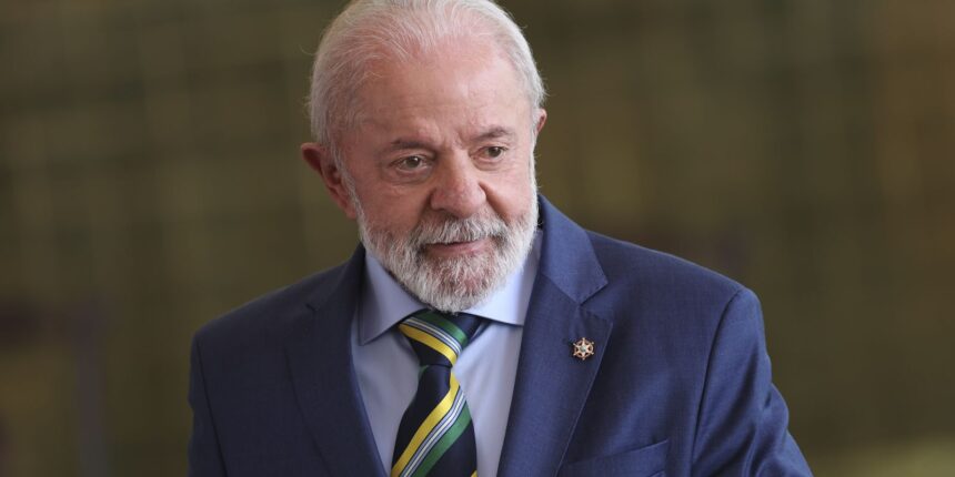Brasil irá responder a tarifaço dos EUA com reciprocidade, diz Lula
