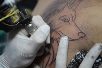 CFM proíbe anestesia para a realização de tatuagens