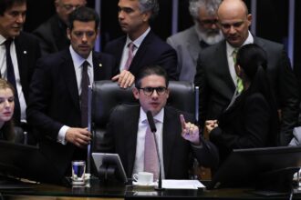 Câmara aprova urgência para proposta que reduz benefícios fiscais
