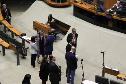 Câmara vota urgência de projeto que reduz benefícios fiscais federais