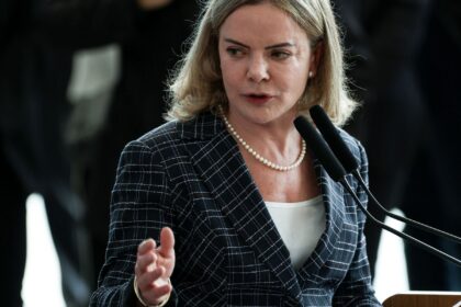 Gleisi diz que sanção dos EUA a Moraes tem repúdio total do governo