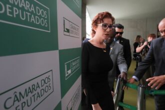 Hugo Motta diz que providências sobre Zambelli já estão sendo tomadas