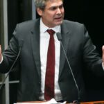 Líder do PT na Câmara diz que tarifas de Trump são ataque à democracia