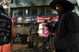 MST ocupa Superintendência do Incra em São Paulo