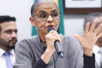 Marina Silva sofre novos insultos em comissão no Congresso
