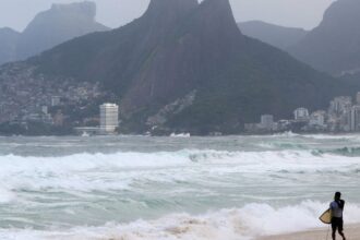 Marinha emite aviso de ressaca e alerta de ventos fortes no Rio