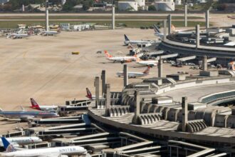 Movimento nos aeroportos brasileiros cresce 10% em 2025