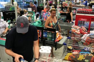 Pressionada por conta de luz, prévia da inflação de julho é de 0,36%