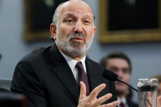 Secretário dos EUA diz que entrada em vigor de tarifas não será adiada