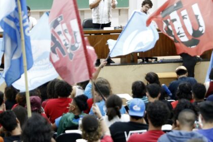 Soberania digital do Brasil requer autonomia tecnológica, diz deputado