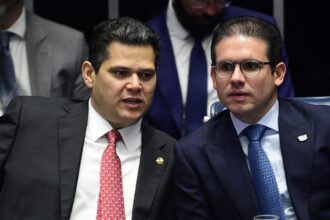 Tarifaço: Congresso pede diálogo nos campos comercial e diplomático