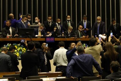 Alcolumbre e Motta pedem diálogo e respeito após ocupação de plenários