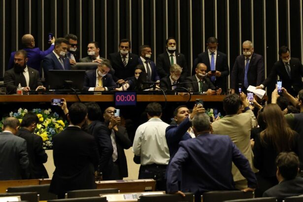 Alcolumbre e Motta pedem diálogo e respeito após ocupação de plenários