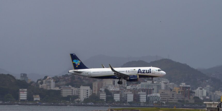 Aviões quase batem durante taxiamento no Aeroporto Internacional de SP