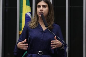 Deputada acusada de agredir Nikolas não entra em lista de denunciados