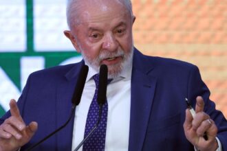 Lula cobra regulamentação de lei sobre economia solidária