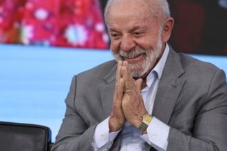 Lula descarta desafiar EUA, mas diz que Brasil não é republiqueta