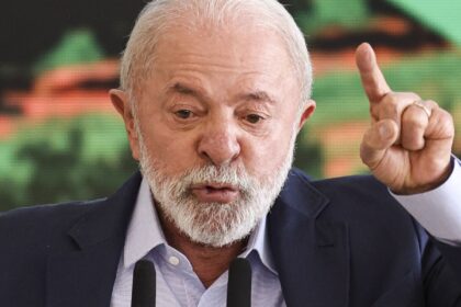 Lula telefona para Xi Jinping e conversam sobre ampliação de comércio