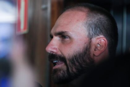 Motta envia pedido cassação de Eduardo Bolsonaro ao Conselho de Ética