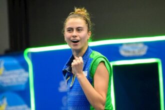 Takahashi bate australiana em estreia no Europe Smash de tênis de mesa