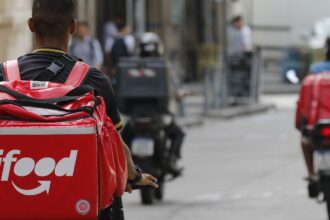 iFood e startup que aluga motos anunciam desconto para entregadores