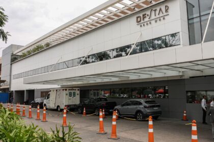 Bolsonaro é internado em UTI hospitalar com broncopneumonia bilateral