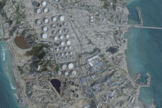 Irã incendeia petroleiro gigante perto de Dubai após alertas de Trump