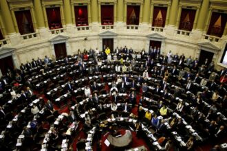 Justiça argentina barra trechos da reforma trabalhista de Milei