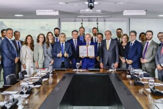 Lula sanciona Lei Antifacção e defende prisão de magnatas do crime