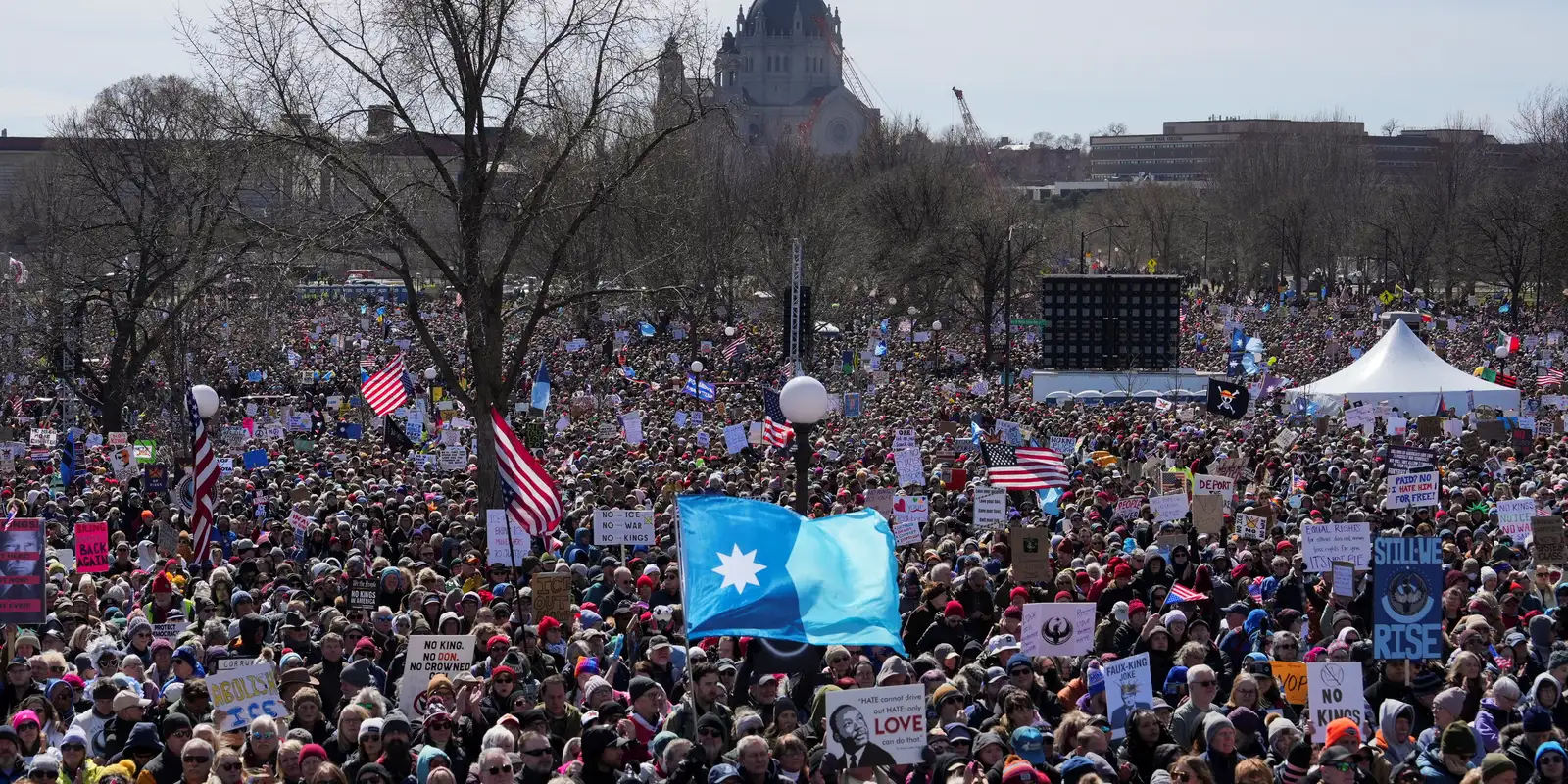 Manifestações anti-Trump ocorrem em diversas cidades dos EUA