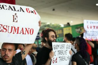 Oito em cada 10 brasileiros de até 40 anos defendem fim da escala 6x1