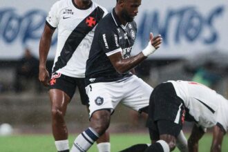 Após atraso devido à chuva, Remo e Vasco empatam pelo Brasileirão