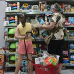 Confiança do Consumidor registra segunda alta consecutiva, diz FGV