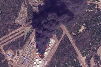 Drones ucranianos atingem instalações petrolíferas russas