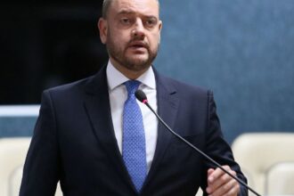 Governador em exercício do Rio troca comando de secretarias