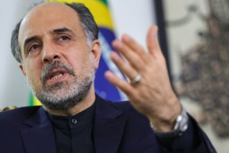 Ilusão de negociação entre EUA e Irã virou piada, diz embaixador