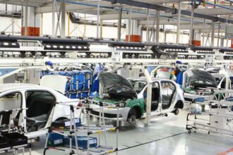 Indústria nacional avança 0,9% em fevereiro