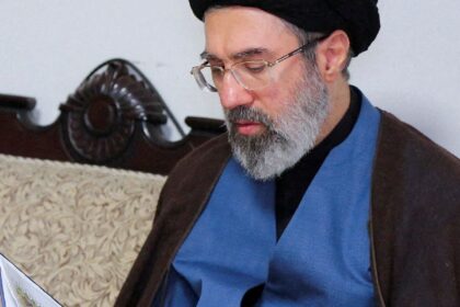 Khamenei reforça que Estreito de Ormuz terá novas regras para passagem