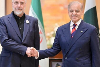 Líderes do Irã e EUA se reúnem no Paquistão em busca de acordo de paz